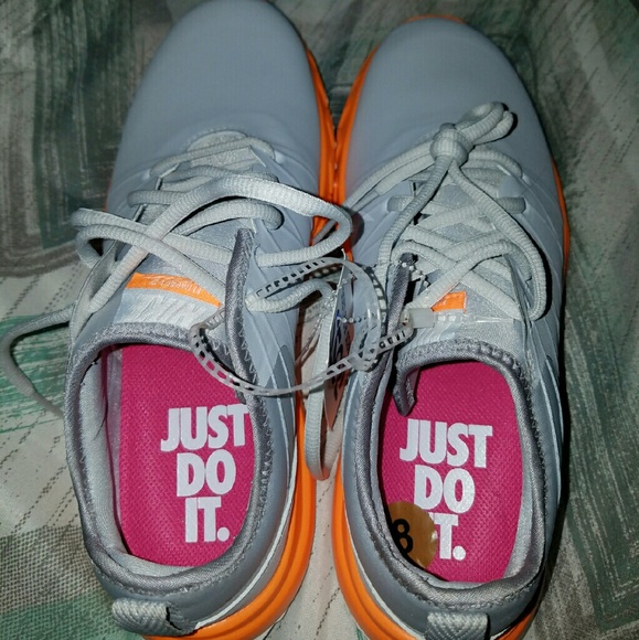 BRAND NEW NIKE GOLF SHOES - Picture 2 of 4